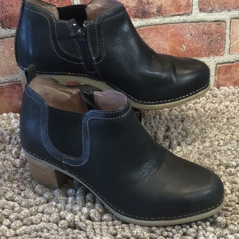 Dansko Harlene heeled booties